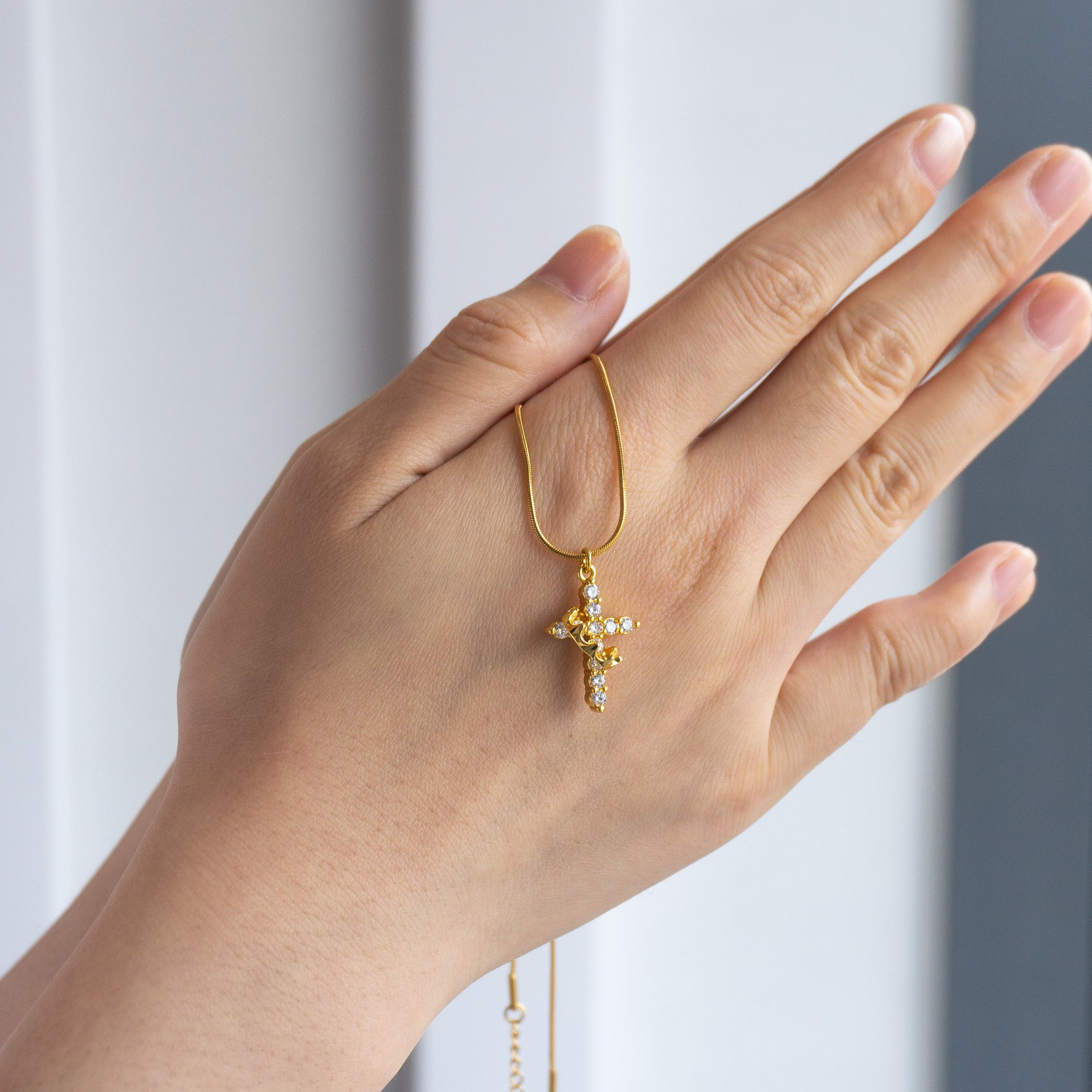 Colar Cruz do Rei Anti-Stress Banhado a Ouro 18k