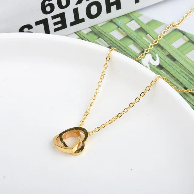 Hoje é o Seu Dia - Colar Duplo Coração Entrelaçados Banhado a Ouro 18k