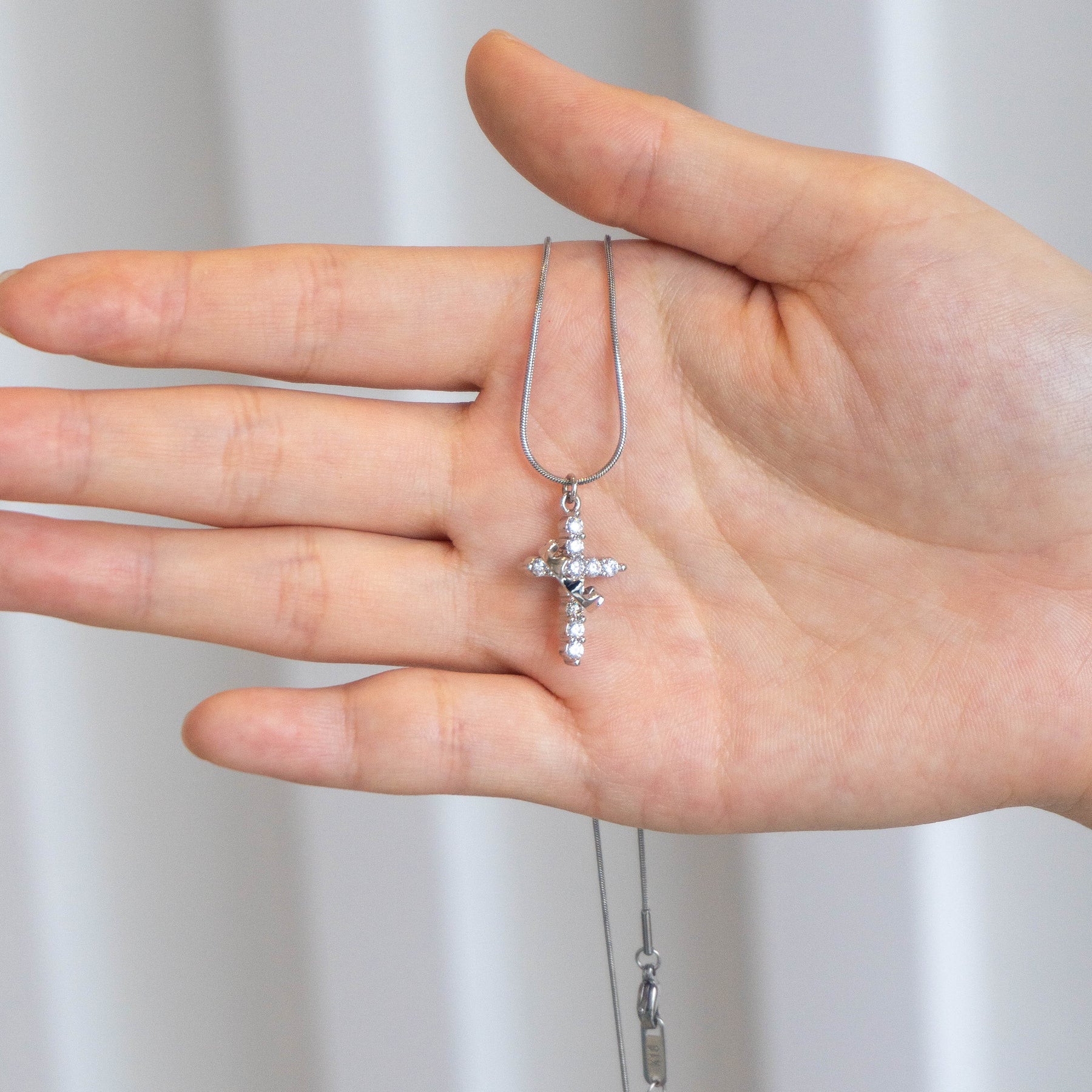 Colar Cruz do Rei Anti-Stress Banhado a Ouro 18k