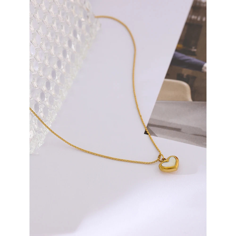 Colar Coração Pérola Banhado a Ouro 18k