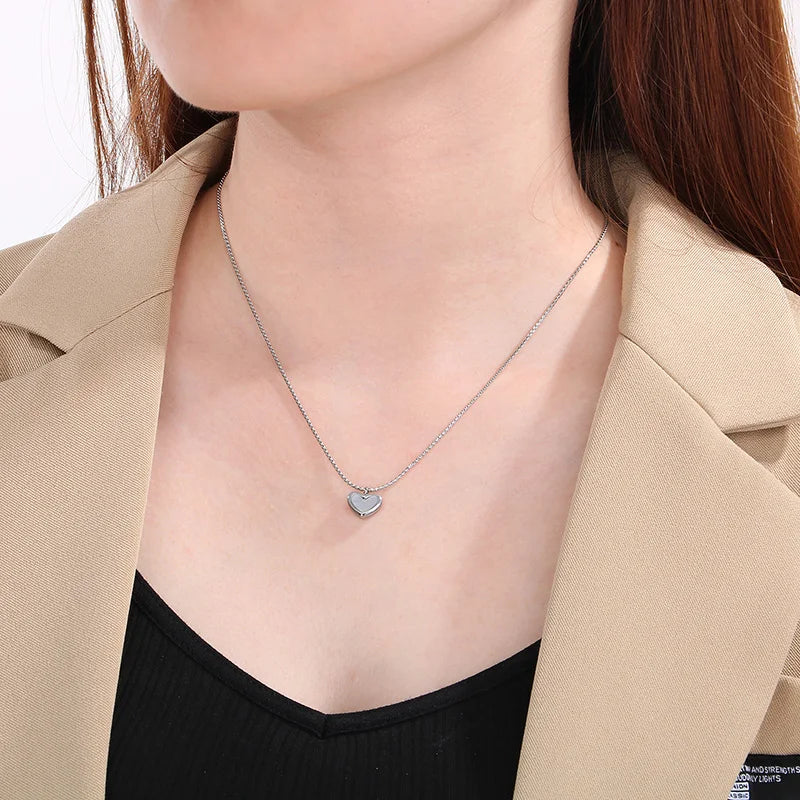 Colar Coração Pérola Banhado a Ouro Branco 18k