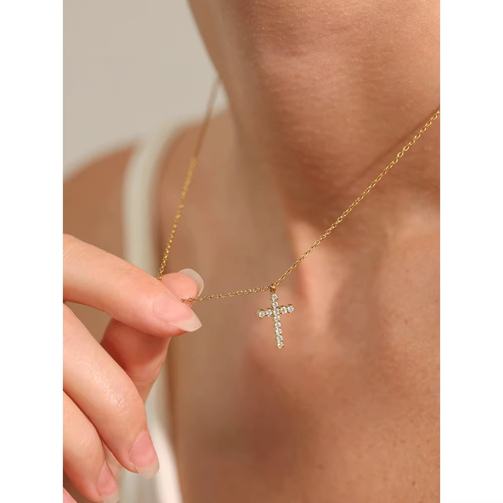 Colar Cruz Brilhante Banhado a Ouro 18k