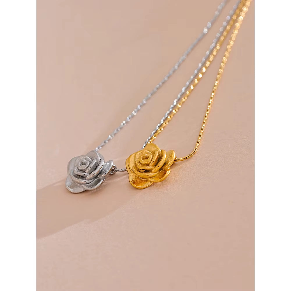 Colar Rosa Encantada Banhado a Ouro 18k