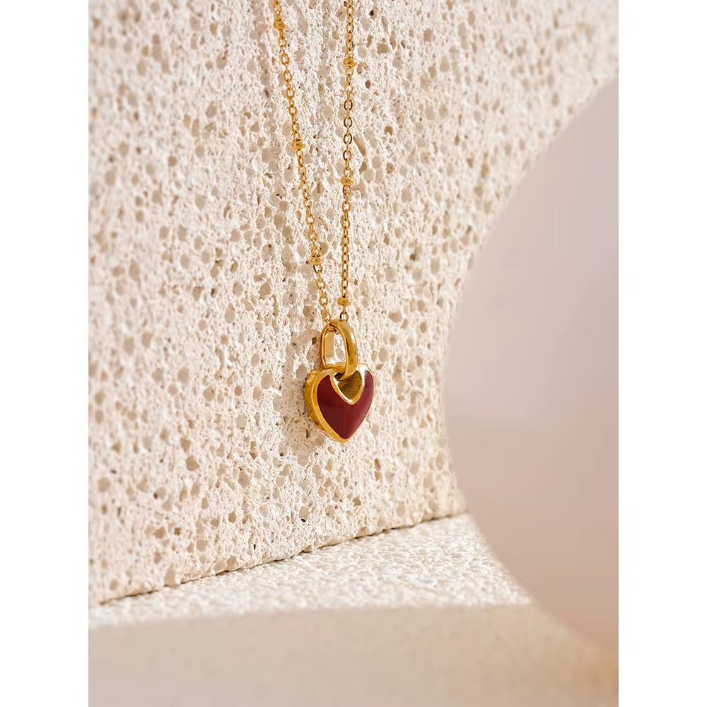 Colar Coração Esmalte Banhado a Ouro 18k