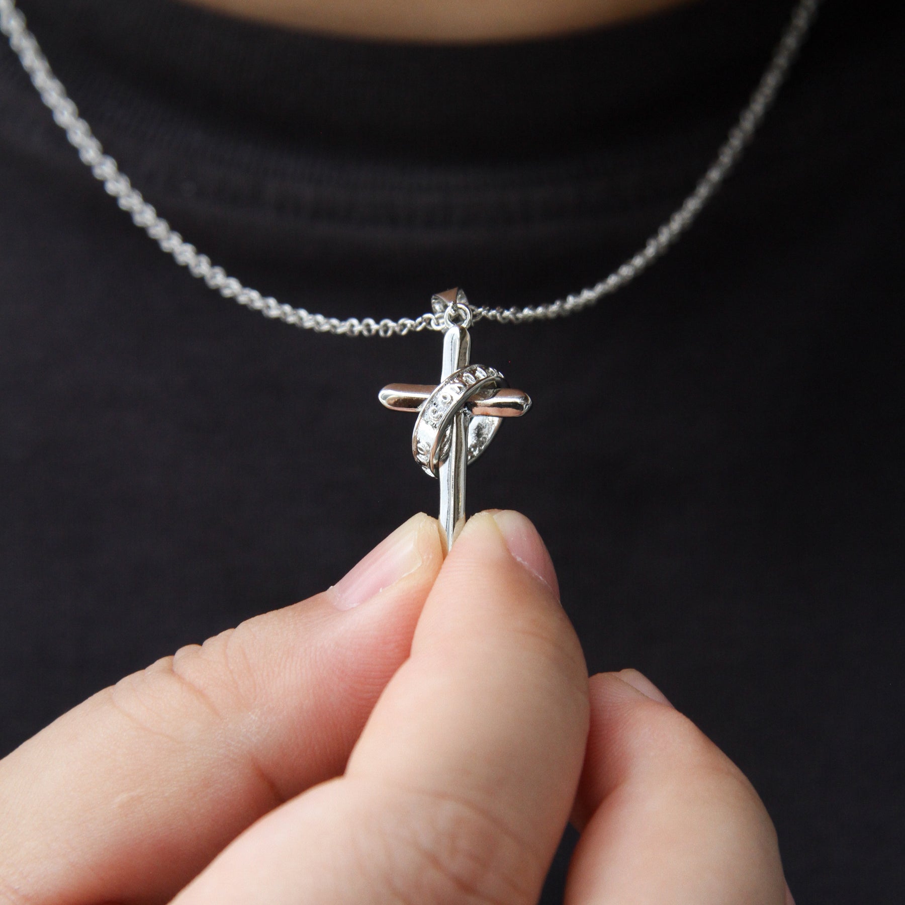 Colar Cruz Masculino Antiansiedade Banhado a Ouro 18k